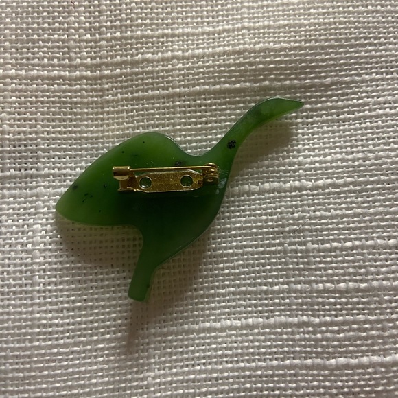 VINTAGE 1970’s genuine jade Canada goose inflight brooch - Picture 3 of 4